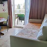 Апартаменты Captivating 15 Sleeps 4 Guests Сплит