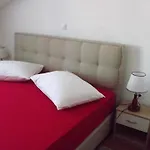 Captivating 15 Sleeps 4 Guests Апартаменты Сплит