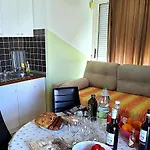 Captivating 15 Sleeps 4 Guests * Сплит