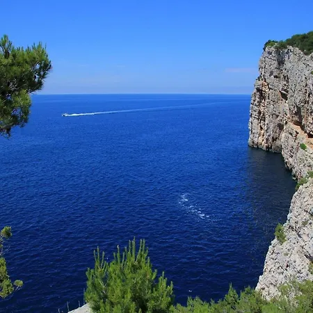 Captivating 15 Sleeps 4 Guests Сплит