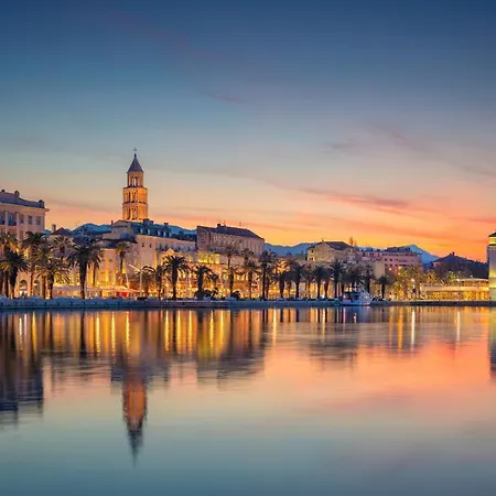 Captivating 15 Sleeps 4 Guests Сплит