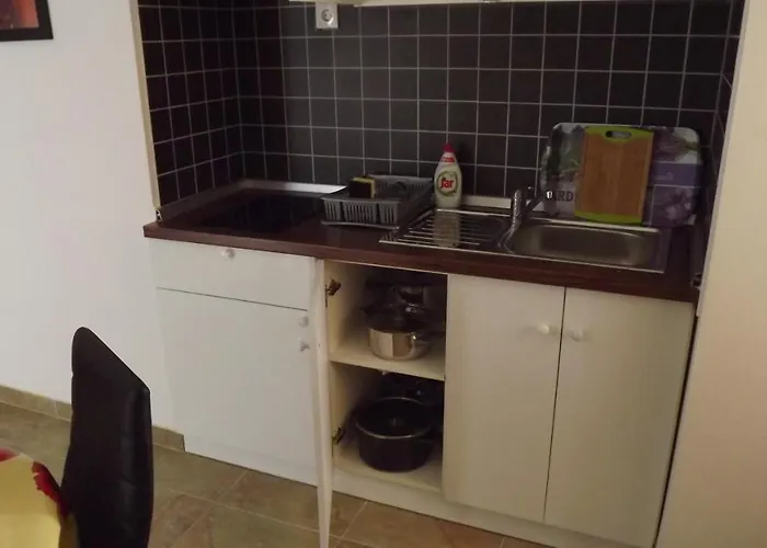 Captivating 15 Sleeps 4 Guests Apartman *