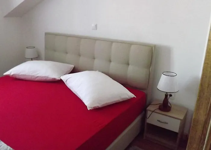 Captivating 15 Sleeps 4 Guests Apartman Split
