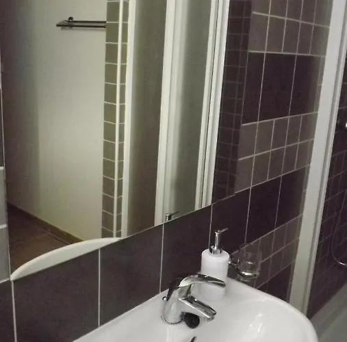Captivating 15 Sleeps 4 Guests Apartman
