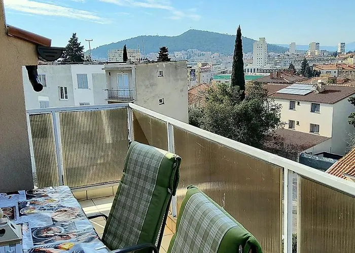 Captivating 15 Sleeps 4 Guests Apartman Split