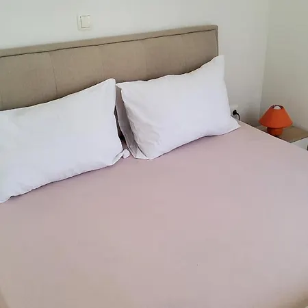 Captivating 15 Sleeps 4 Guests Split