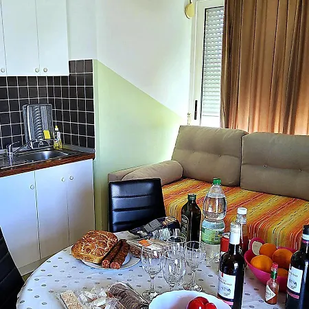 Captivating 15 Sleeps 4 Guests * سبليت